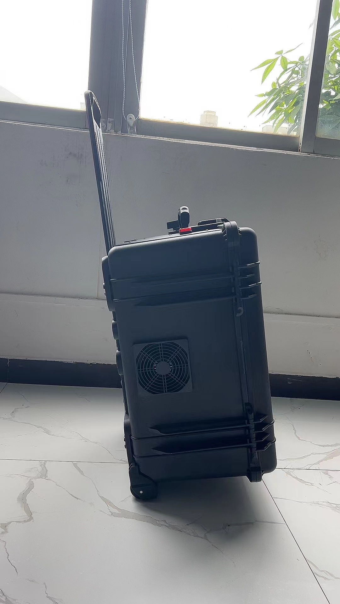 博乐手拉箱型移动通信干扰器